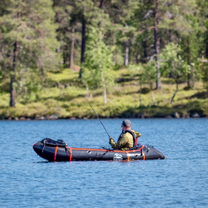 Packraft Adventure Musta Pitkille Matkoille