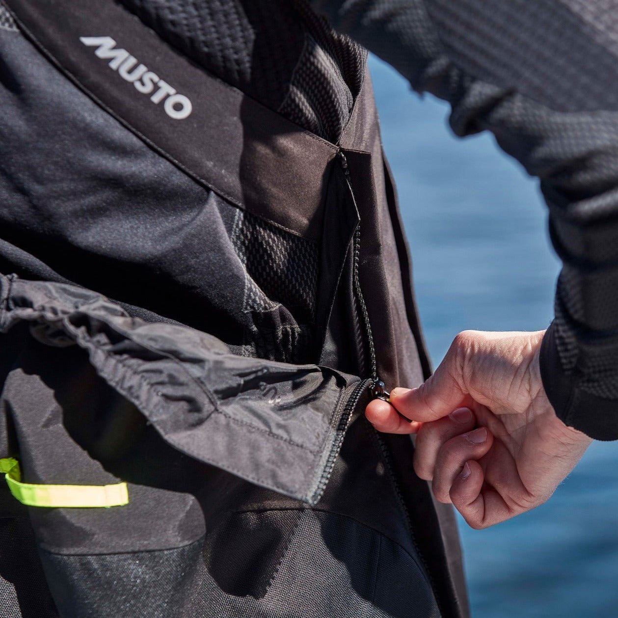 MUSTO NAISTEN BR2 OFFSHORE 2.0 VENEILYHOUSUT