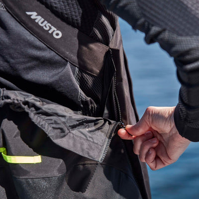 MUSTO NAISTEN BR2 OFFSHORE 2.0 VENEILYHOUSUT